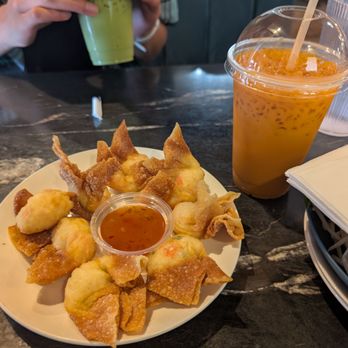 Pho Momma - Crab cream cheese wontons, Thai tea, green Thai tea - Noodles Near Me - Sacramento, California
