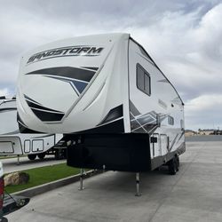 JR Motors RV & Marine - 5th wheel trailer