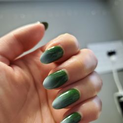 Angel Nails - Airbrushed the white on the green