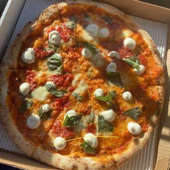Naughty Pie Nature - Vodka sauce, mozzarella, super creamy ricotta, fresh basil, calabrian chili oil - Pizza Near Me - Los Angeles, California Naughty Pie Nature - Vodka sauce, mozzarella, super creamy ricotta, fresh basil, calabrian chili oil - Pizza Near Me - Los Angeles, California