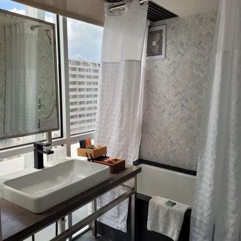 Hotel La Croix - Bathroom - Hotels Near Me - Honolulu, Hawaii