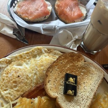 Caffé Mezzaluna - Breakfast & Brunch Near Me - Half Moon Bay, California