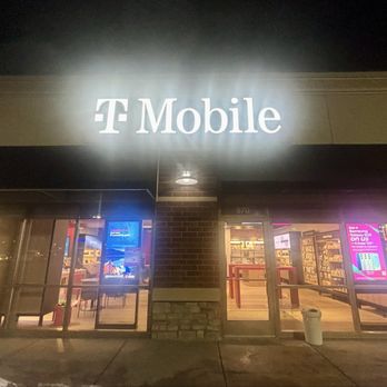 T-Mobile Experience Store - Outside - Mobile Phones Near Me - Woodbury, Minnesota T-Mobile Experience Store - Outside - Mobile Phones Near Me - Woodbury, Minnesota