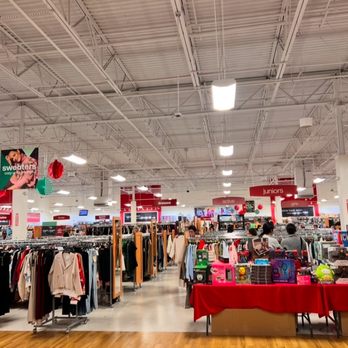 TJ Maxx - Lots of stuff in the middle - Department Stores Near Me - Santa Clarita, California TJ Maxx - Lots of stuff in the middle - Department Stores Near Me - Santa Clarita, California