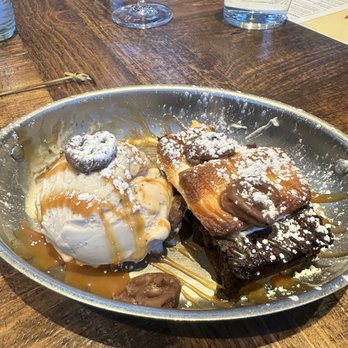 Yava Kitchen and Brewhouse - Campfire Brownie Sundae - Breweries Near Me - Cumming, Georgia Yava Kitchen and Brewhouse - Campfire Brownie Sundae - Breweries Near Me - Cumming, Georgia
