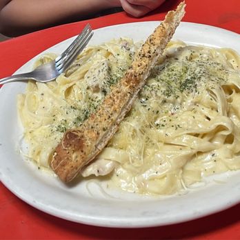 Pizanos - Fettuccine Alfredo with chicken - Pizza Near Me - Taos, New Mexico