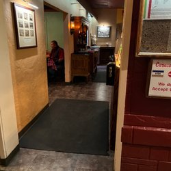 Caruso's - Lobby