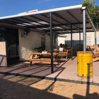 Barrett’s Too - Shaded outdoor seating - Vegan Near Me - Austin, Texas
