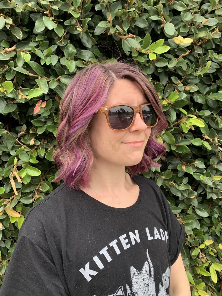 Melanie at Blonden Drake Salon Logo