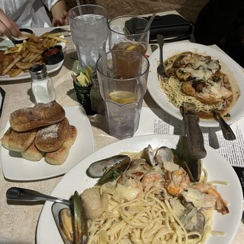 Red White & Brew - Chicken Cutlet Marsala, muscles, shrimp, scallops scampi - American Near Me - Mesa, Arizona Red White & Brew - Chicken Cutlet Marsala, muscles, shrimp, scallops scampi - American Near Me - Mesa, Arizona
