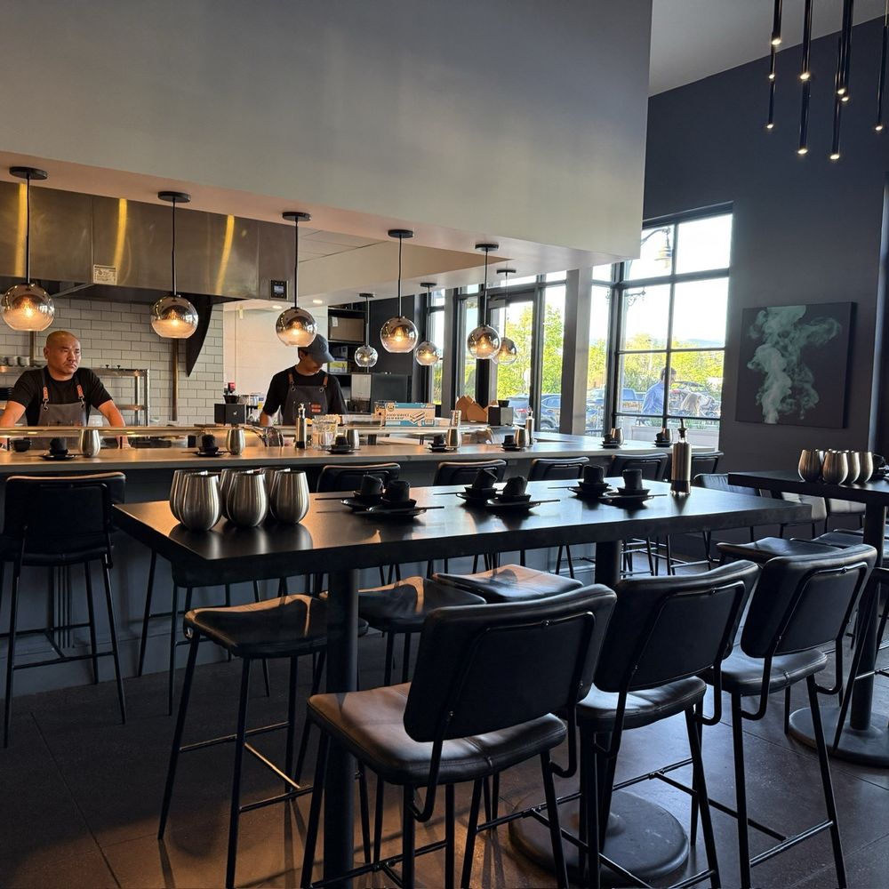 Mint Tapas and Sushi 3 - Holladay - Main dining area - Sushi Bars Near Me - Holladay, Utah