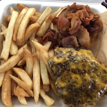 Boss Tapas Burger & Brew - Bacon Cheeseburger w/ Fries - Burgers Near Me - Hialeah, Florida