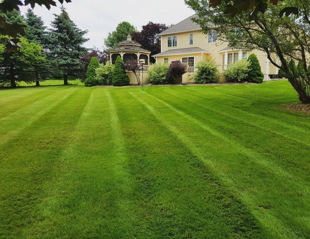 CUSTOM CUTS LAWN AND LANDSCAPE Baldwinsville, New York Landscaping