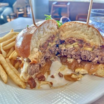Lighthouse - Wagyu burger - Breakfast & Brunch Near Me - Newport Beach, California