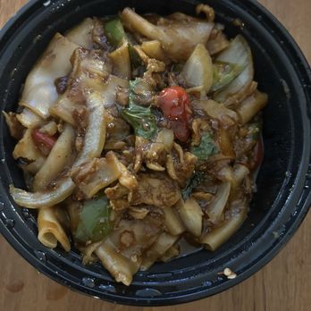 Silk Thai Restaurant - N2. Drunken Noodles - Thai Near Me - Charlottesville, Virginia
