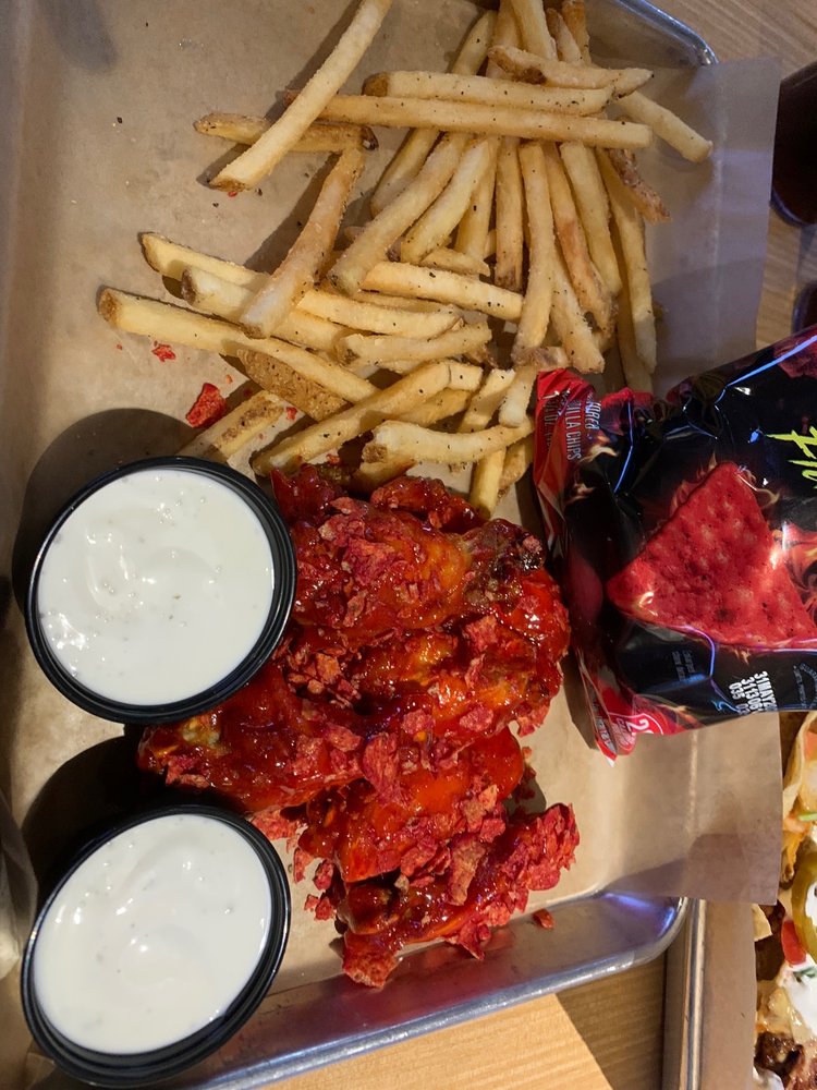 BUFFALO WILD WINGS 36 Photos & 73 Reviews 2035 28th St SE, Grand