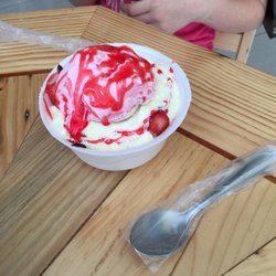 Açaizeiro - Ice cream with some things I don't remember