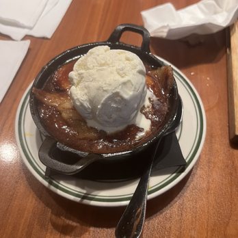Fixins Soul Kitchen - Peach Cobbler - Soul Food Near Me - Los Angeles, California Fixins Soul Kitchen - Peach Cobbler - Soul Food Near Me - Los Angeles, California