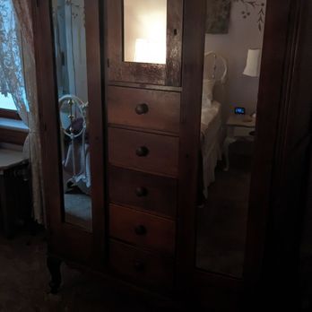 Amberson House Bed & Breakfast - A dresser in our room - Bed & Breakfast Near Me - Waynesboro, Pennsylvania Amberson House Bed & Breakfast - A dresser in our room - Bed & Breakfast Near Me - Waynesboro, Pennsylvania