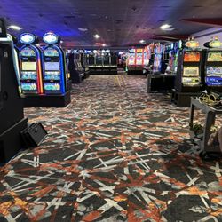 Sunn Carpets Flooring America - Bold patterned carpet tiles