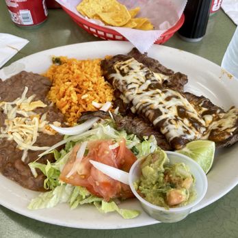 El Burrito Tapatio - Tampiqueña - Mexican Near Me - Addison, Illinois