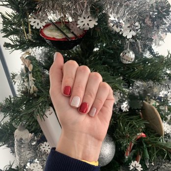 Onyx Salon - Xmas themed shellac manicure - Nail Salons Near Me - Portland, Oregon
