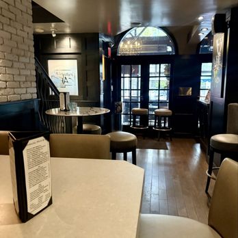 Metropolitan Cafe - Interior - New American Near Me - Freehold, New Jersey