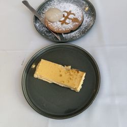 A Curtidoría - Three cheese cheesecake and santiago cake with coffee ice cream