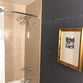 Kinzie Hotel - Awesome shower heads - Hotels Near Me - Chicago, Illinois