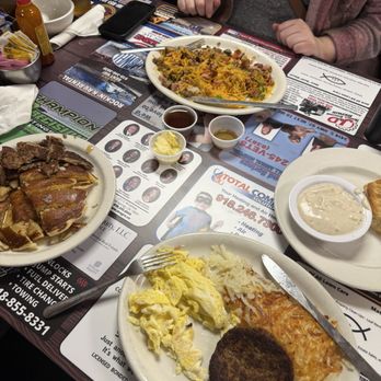 Crescent Cafe - I love the sausage and my daughter is allergic to eggs so they make her the scramble without the eggs. - Diners Near Me - Sand Springs, Oklahoma