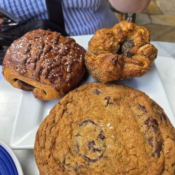 Kona Coffee Purveyors - Pain Au Chocolat, Black Sesame Kougin Amann, Chocolate Chip Cookie - Bakeries Near Me - Honolulu, Hawaii Kona Coffee Purveyors - Pain Au Chocolat, Black Sesame Kougin Amann, Chocolate Chip Cookie - Bakeries Near Me - Honolulu, Hawaii