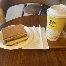 Tiramisu and pistachio cream latte