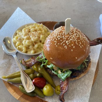Oak - Oak Burger with Mac n Cheese! - New American Near Me - Laguna Beach, California Oak - Oak Burger with Mac n Cheese! - New American Near Me - Laguna Beach, California