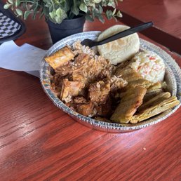 Esos fueron los huesos en salsa de sal que me sirvieron, con una arepa más dura que la situación en Venezuela Esos fueron los huesos en salsa de sal que me sirvieron, con una arepa más dura que la situación en Venezuela