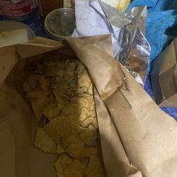 The food is good. The service is bad. Look at my bag of chips couldn't even dip all broken pieces.
