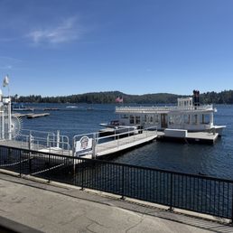 Queen boat tour