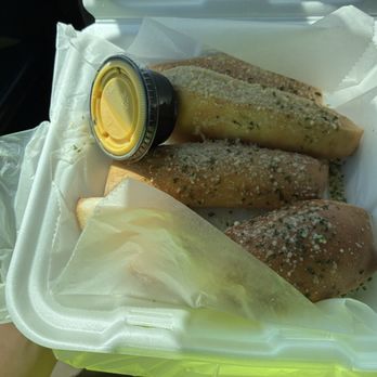 Zianos Italian Eatery - Best breadsticks I've ever had! - Italian Near Me - Fort Wayne, Indiana