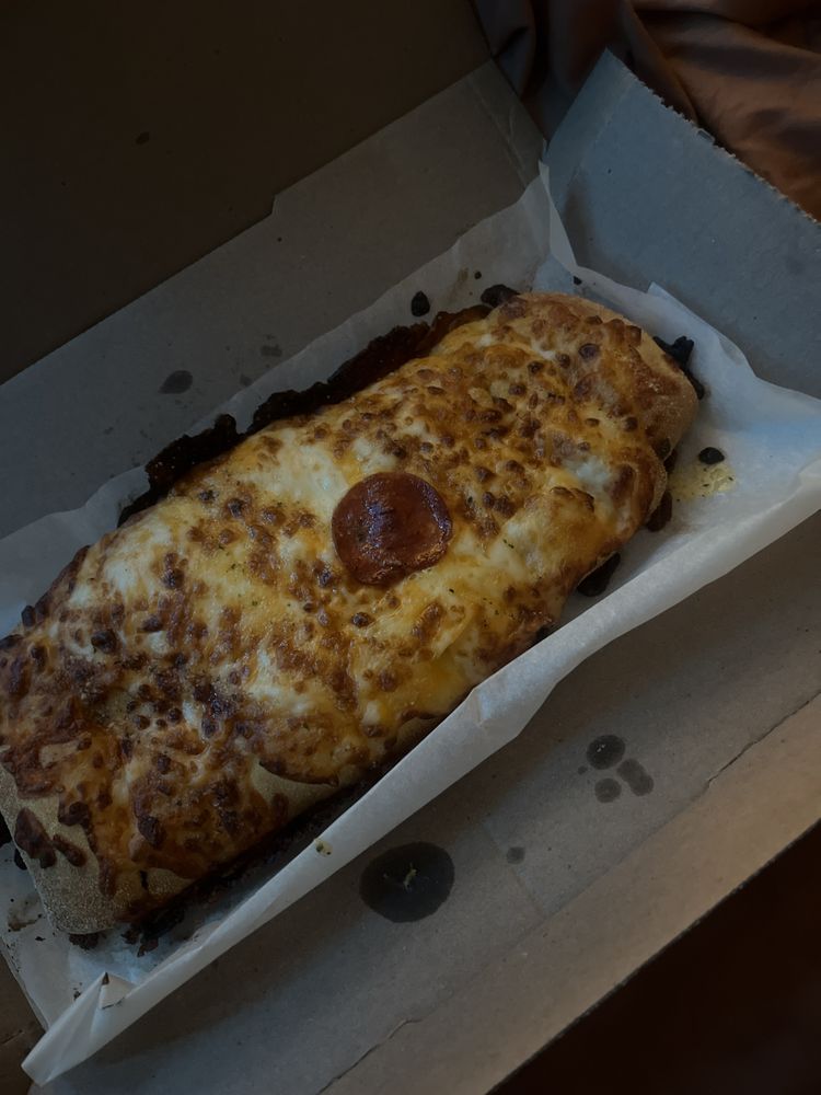 DOMINO’S PIZZA Updated November 2024 16 Photos & 74 Reviews 921 E