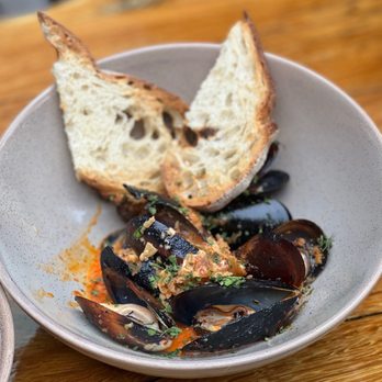 Oak + Violet - a plate of mussels and bread - New American Near Me - Menlo Park, California Oak + Violet - a plate of mussels and bread - New American Near Me - Menlo Park, California
