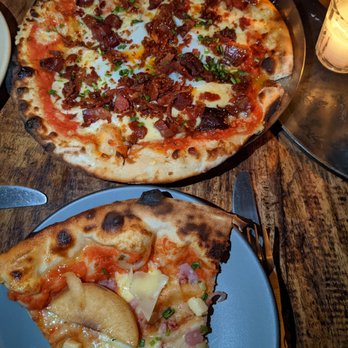 Cancino - Bacon, pancetta, honey & Santa Barbara (camembert, parmesan, peaches, Italian sausage) - Pizza Near Me - Ciudad de México, DIF Cancino - Bacon, pancetta, honey & Santa Barbara (camembert, parmesan, peaches, Italian sausage) - Pizza Near Me - Ciudad de México, DIF