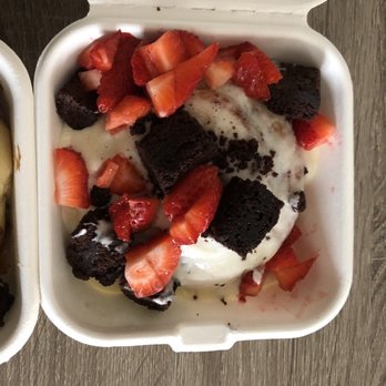 Cinnaholic - Original with brownie bites and strawberry - Bakeries Near Me - Henderson, Nevada Cinnaholic - Original with brownie bites and strawberry - Bakeries Near Me - Henderson, Nevada
