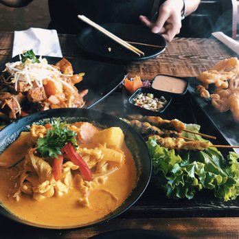 Sip Saam Thai - Chicken Satay, Fried Calamari, Drunken Noodle  Chicken Yellow Curry - Thai Near Me - Austin, Texas