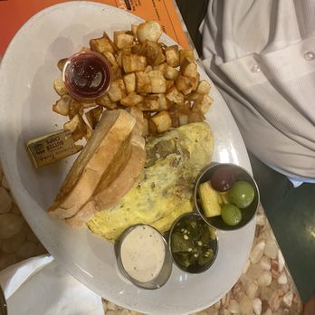 Daily Dose Old Town Bar & Grill - Omelette - Breakfast & Brunch Near Me - Scottsdale, Arizona