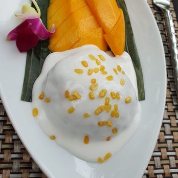 Samui Thai Cuisine - Nachtisch Klebreis mit Kokosmilch und Mango - Thai Near Me - Hamburg, HH Samui Thai Cuisine - Nachtisch Klebreis mit Kokosmilch und Mango - Thai Near Me - Hamburg, HH