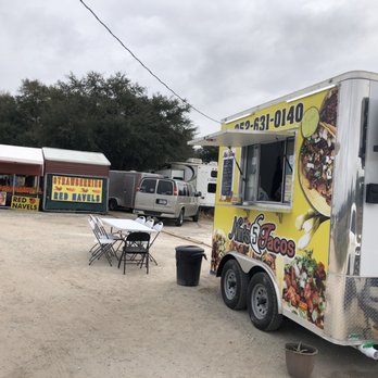 Nin's 5 Tacos - There's a table set up outside for eating - Food Trucks Near Me - Groveland , Florida