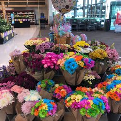 Fred Meyer Marketplace - Seasonal floral display
