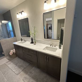 Oakwood Remodeling Group - Custom made vanity with quartz countertop - General Contractors Near Me - Rocklin, California Oakwood Remodeling Group - Custom made vanity with quartz countertop - General Contractors Near Me - Rocklin, California