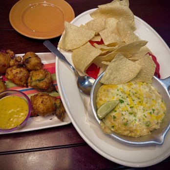 Bahama Breeze - Conch Fritters were amazing. Crab Dip was great, love the lime instead of lemon! - Bars Near Me - Pittsburgh, Pennsylvania