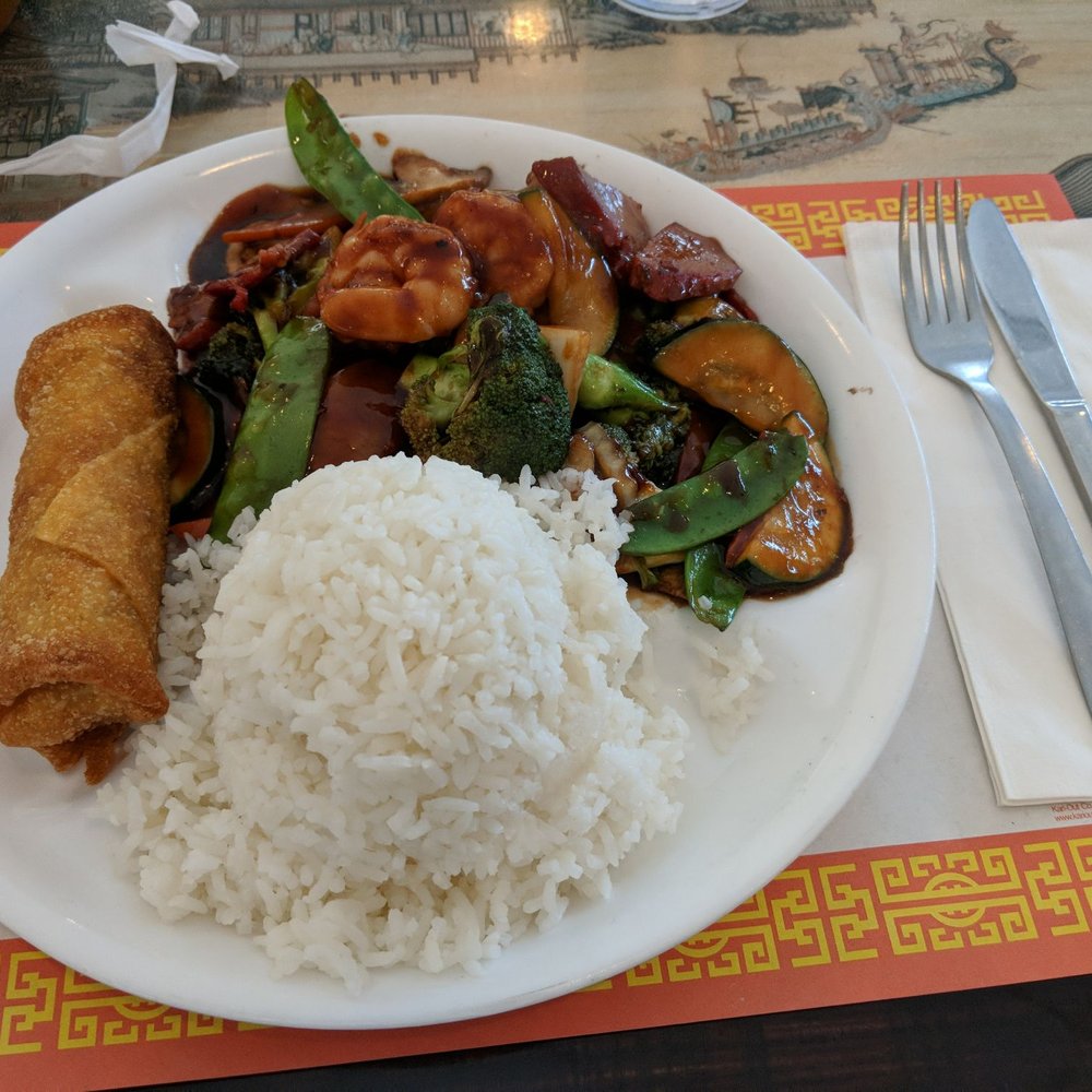 Shrimp and Pork with mixed vegetables. Lunch special. Instead of fried rice that comes with lunch special, I chose white rice.