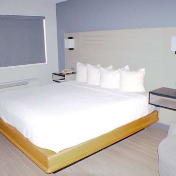 Sonesta Essential Van Buren Fort Smith - King - Hotels Near Me - Van Buren, Arkansas